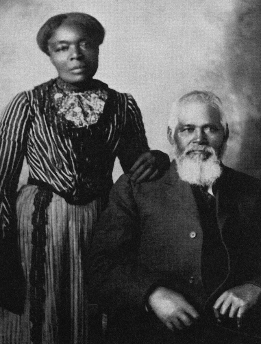 Un ritratto in bianco e nero dei Santi degli Ultimi Giorni neri Samuel e Amanda Chambers, circa 1900.