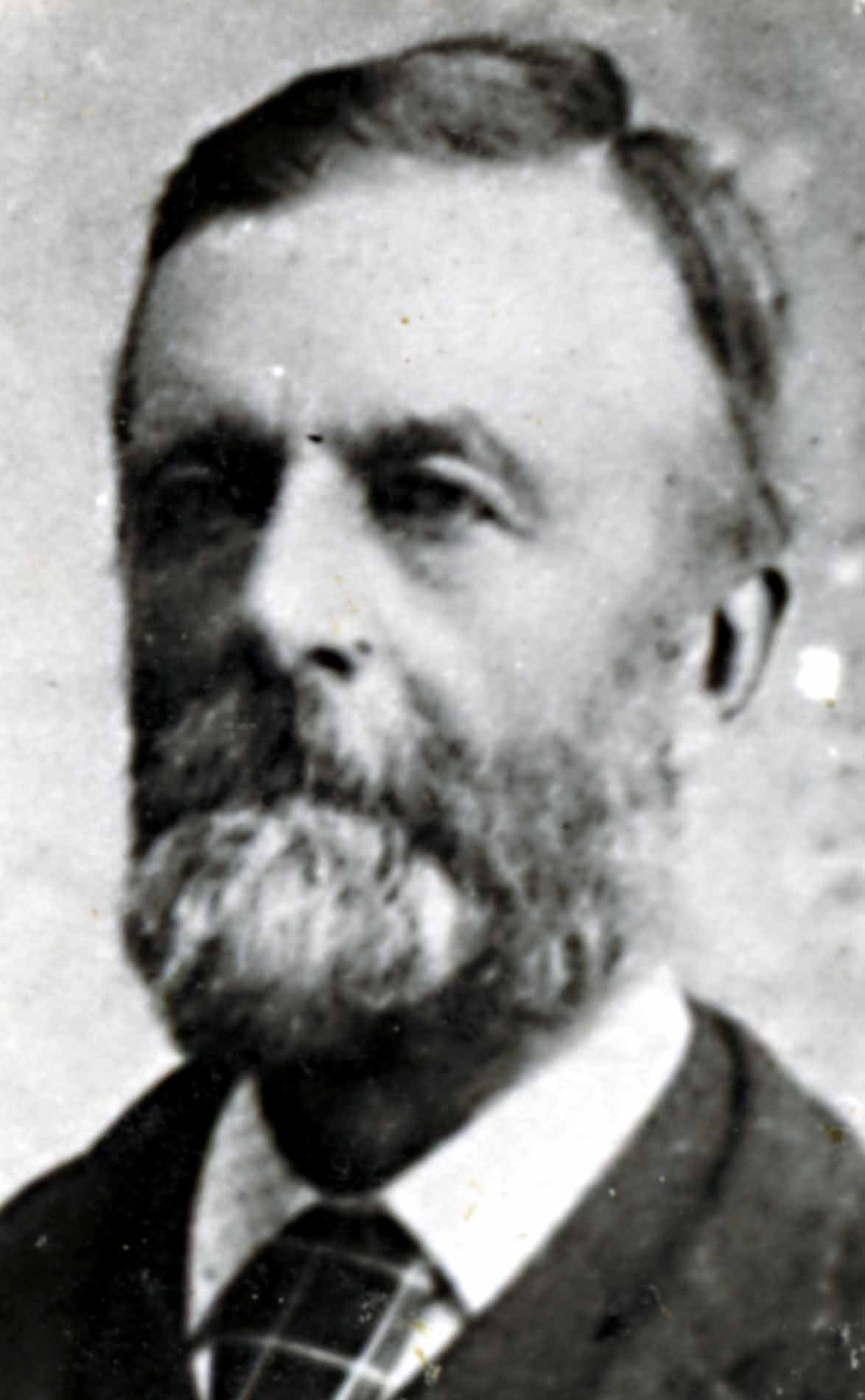 Ett fotografiskt porträtt av Edwin Rushton, upphovsman till Manuscript 3771, en redogörelse för White Horse-profetian.